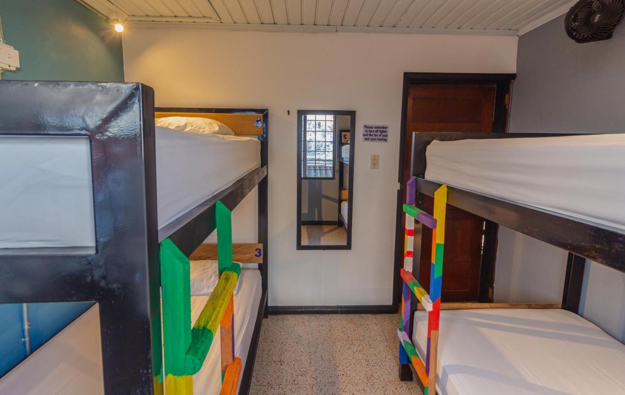 Tambo Hostel Летисия Екстериор снимка