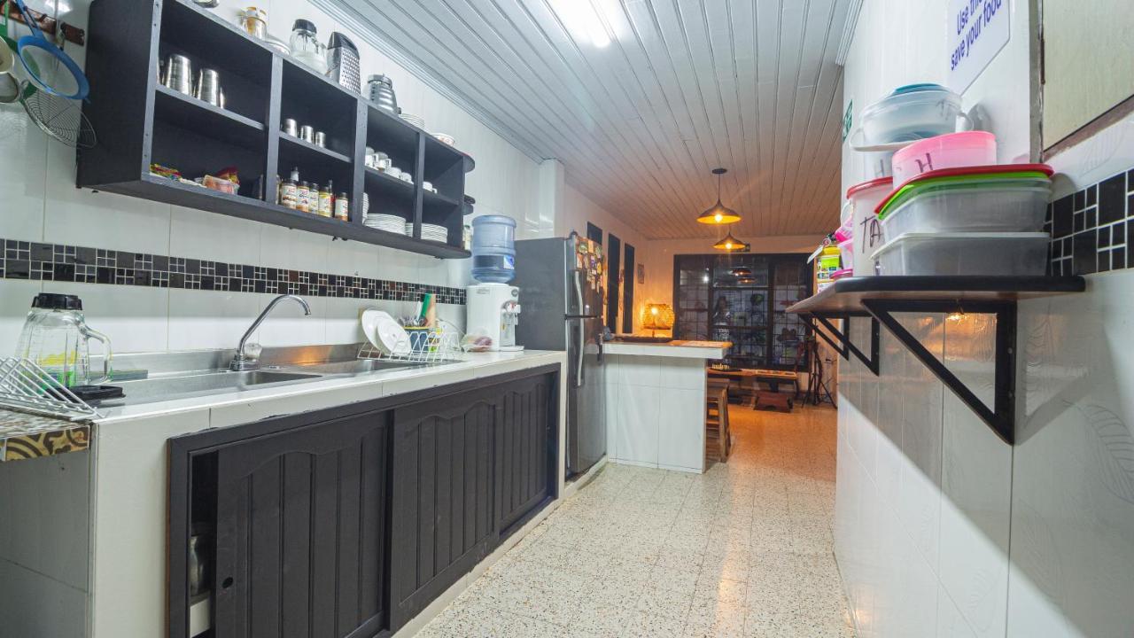 Tambo Hostel Летисия Екстериор снимка